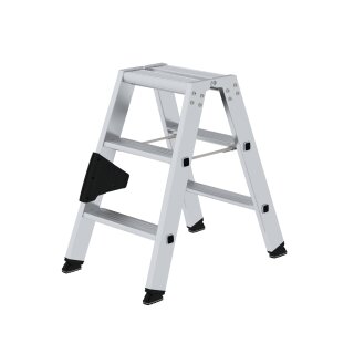 Double-sided step ladder with double-sided access